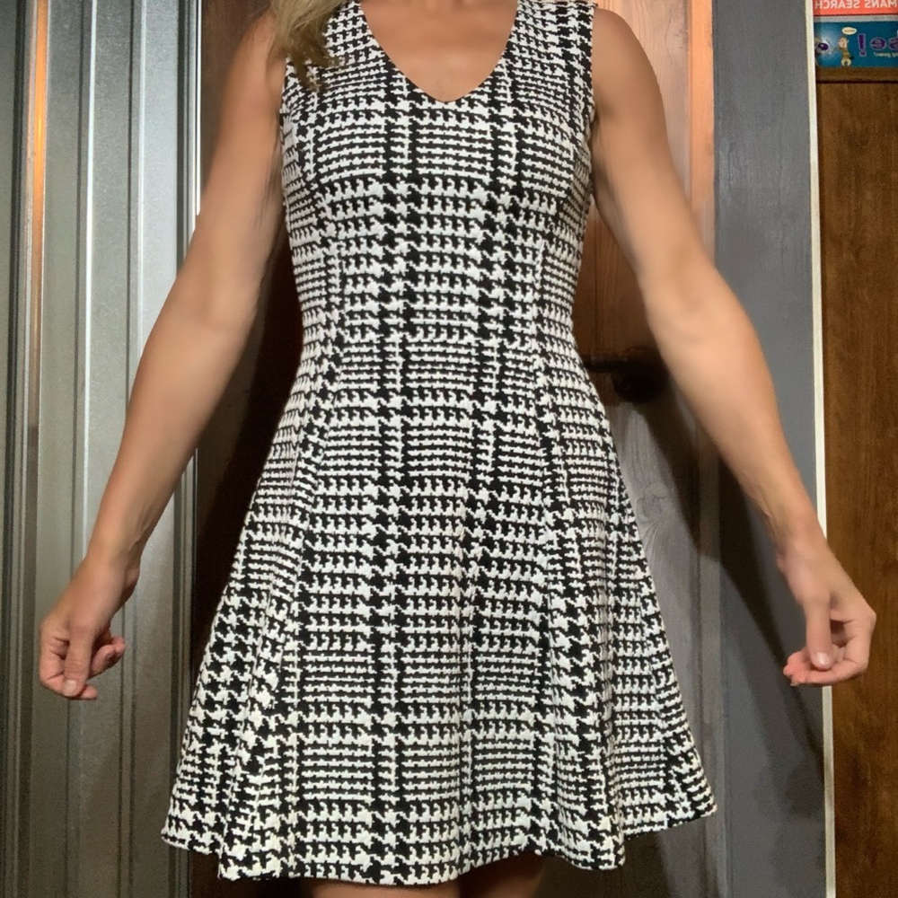 Jasmine and Juliana black and white tees mini dress size small